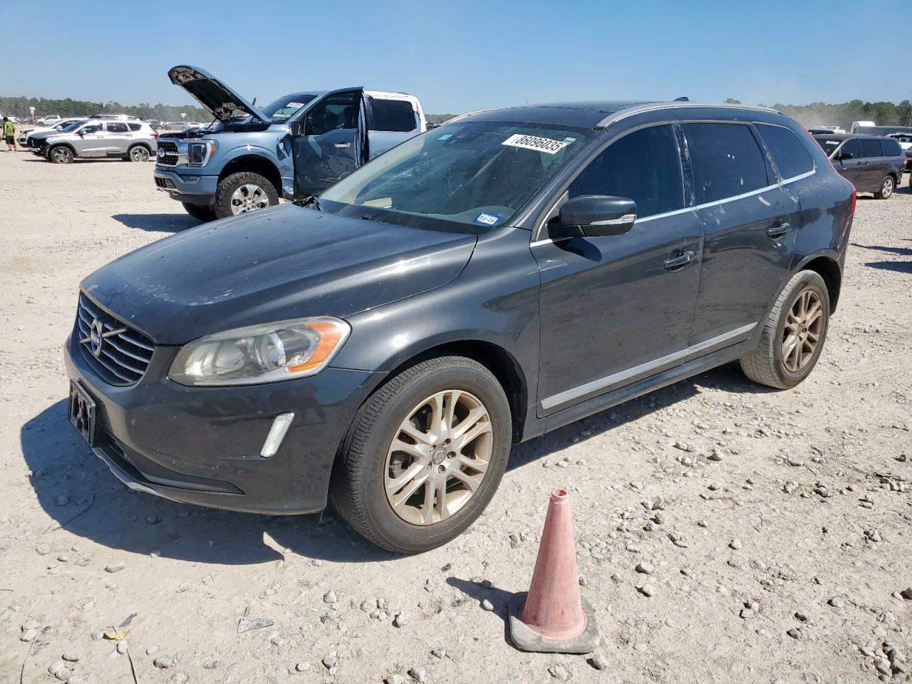 2015 Volvo XC60 T5 Drive-E Premier, VIN YV440MDK4F2721713 — Rear end