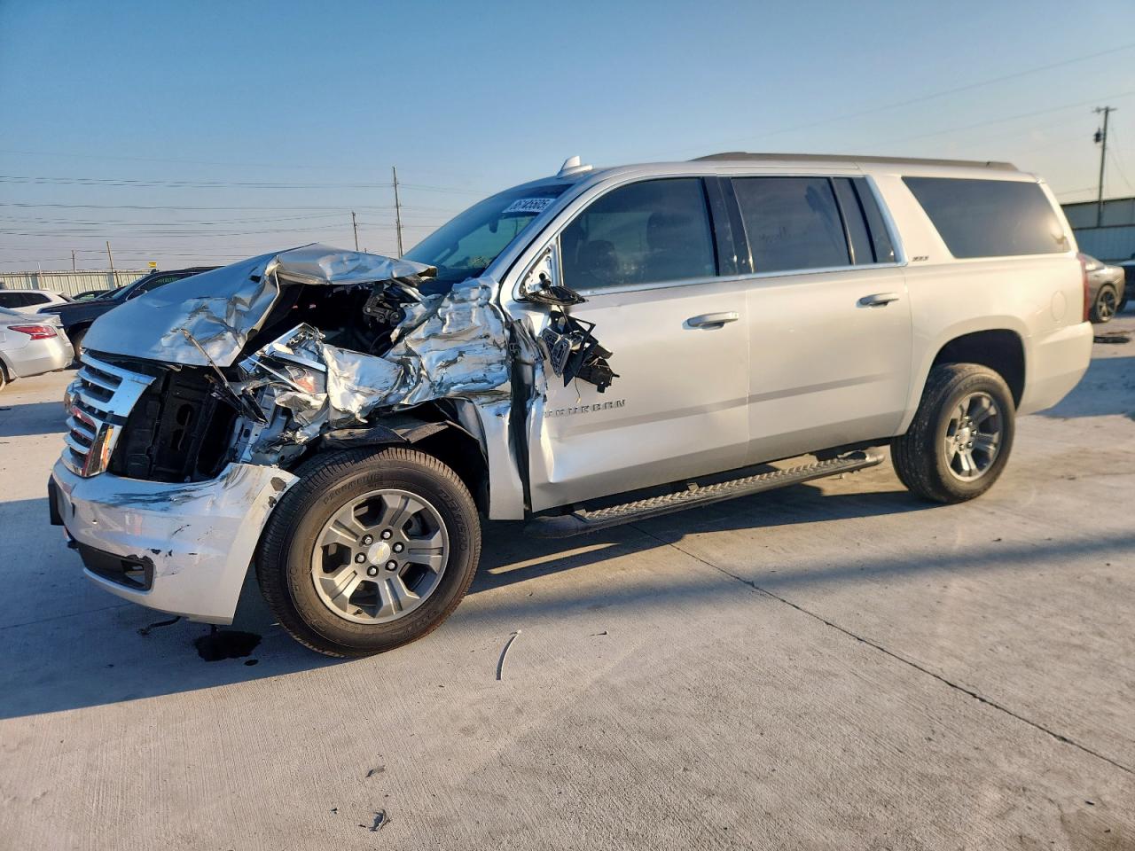 2018 Chevrolet Suburban LT, VIN 1GNSKHKC2JR150494 — Front end