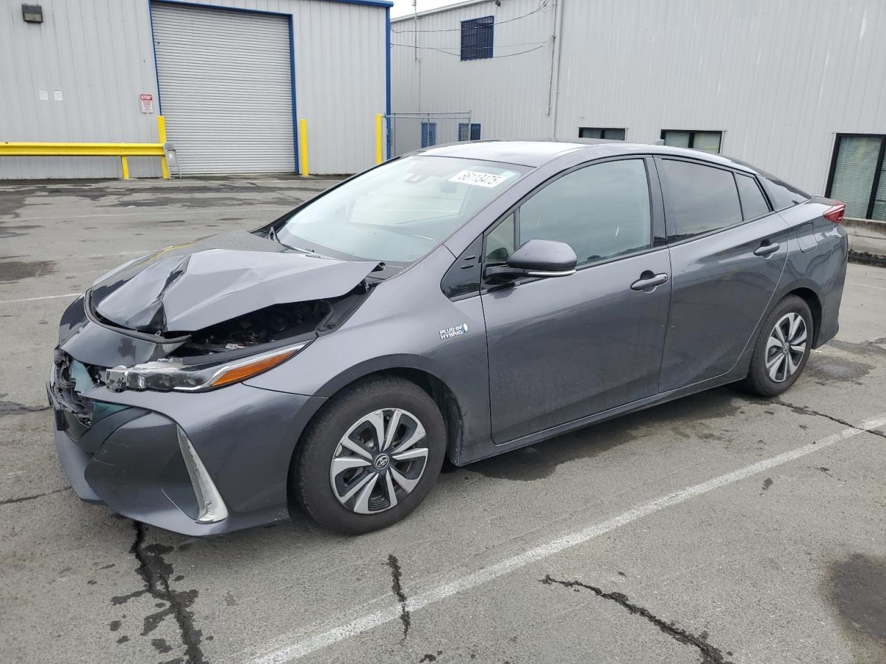 2018 Toyota Prius Plus, VIN JTDKARFP0J3095318 — Front end