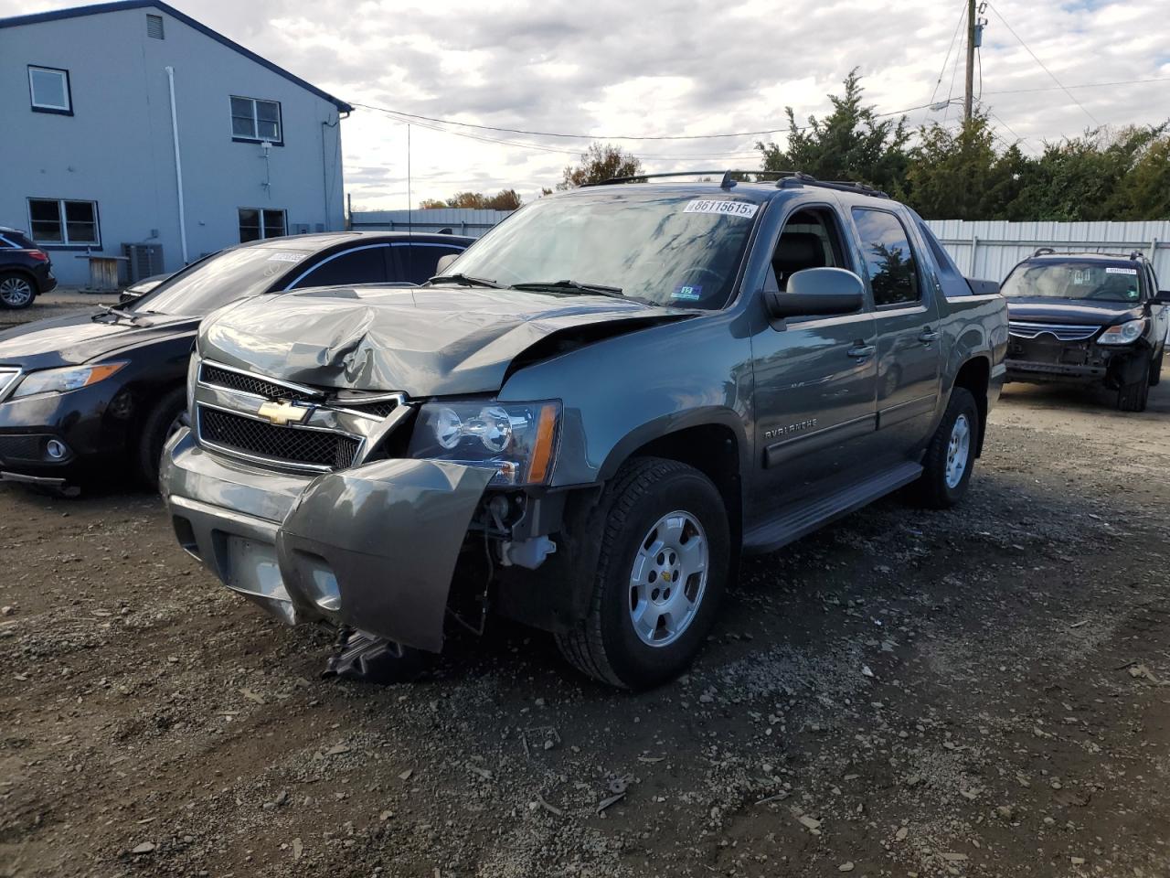 2011 Chevrolet Avalanche LT, VIN 3GNTKFE37BG143532 — Front end
