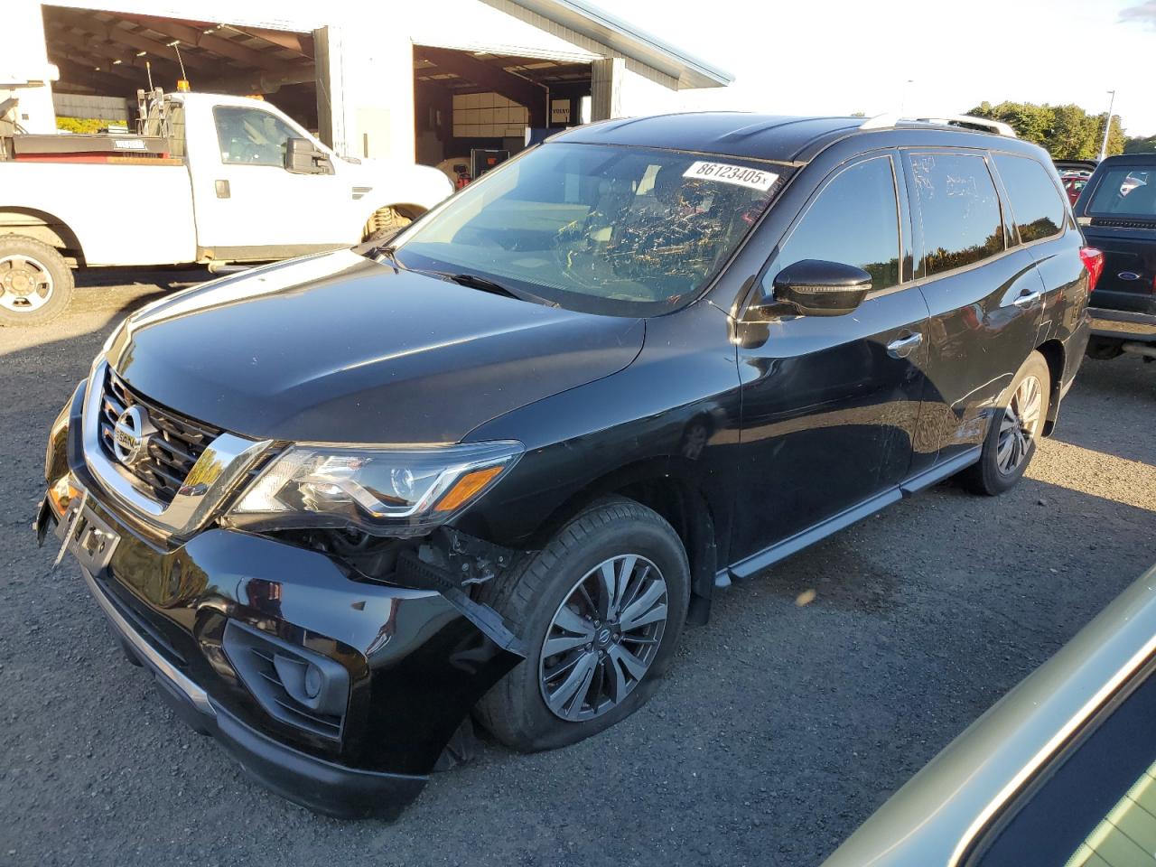 2019 Nissan Pathfinder S, VIN 5N1DR2MM1KC591100 — Перед