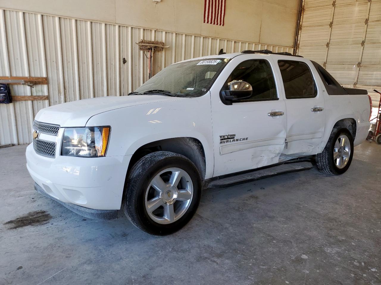 2012 Chevrolet Avalanche LT, VIN 3GNMCFE08CG293979 — Бок