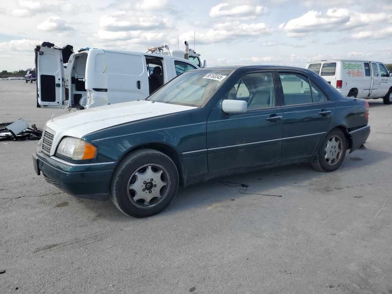 1994 Mercedes-Benz C 2.8L, VIN WDBHA28E5RF027599 — Front end