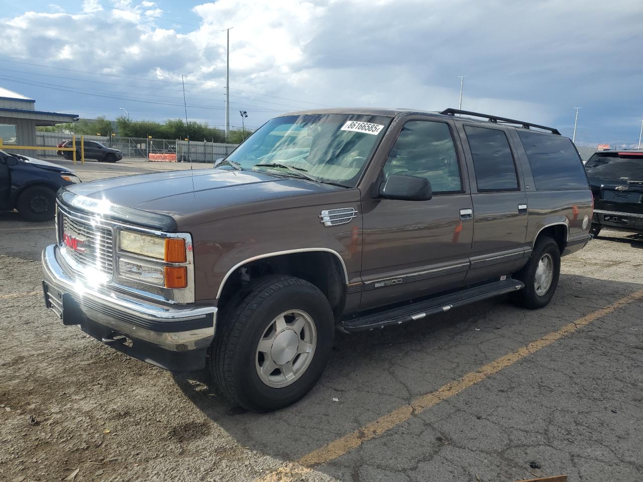 1998 GMC Suburban, VIN 3GKFK16R2WG513677 — Vandalism