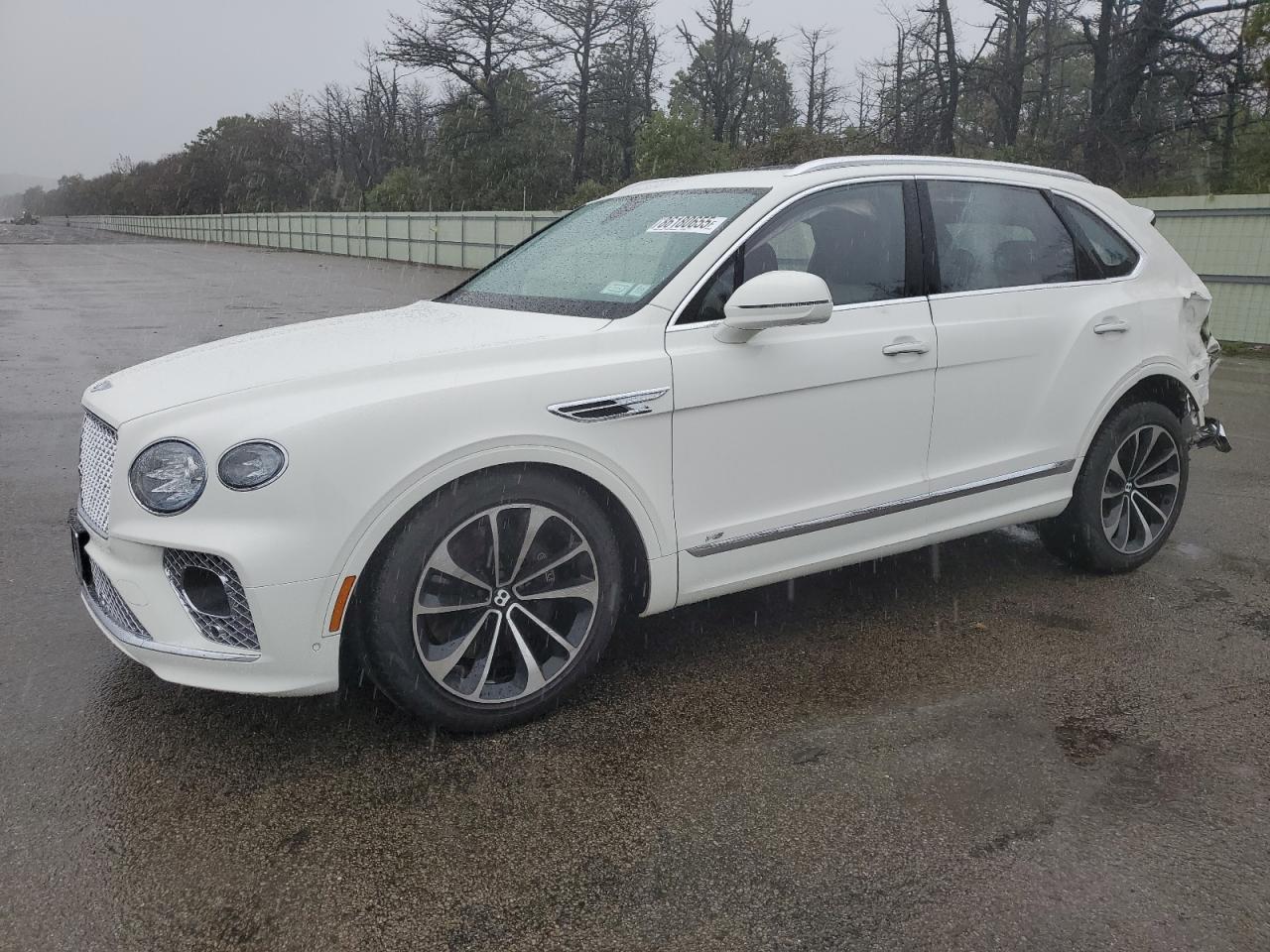 2022 Bentley Bentayga V8, VIN SJAAM2ZV7NC014682 — Rear end