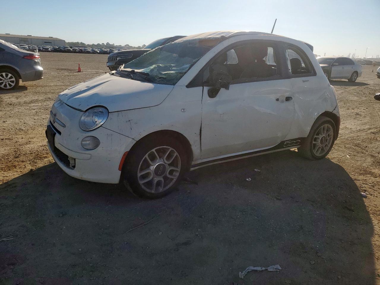 2015 FIAT 500 Pop, VIN 3C3CFFAR0FT501465 — Бок