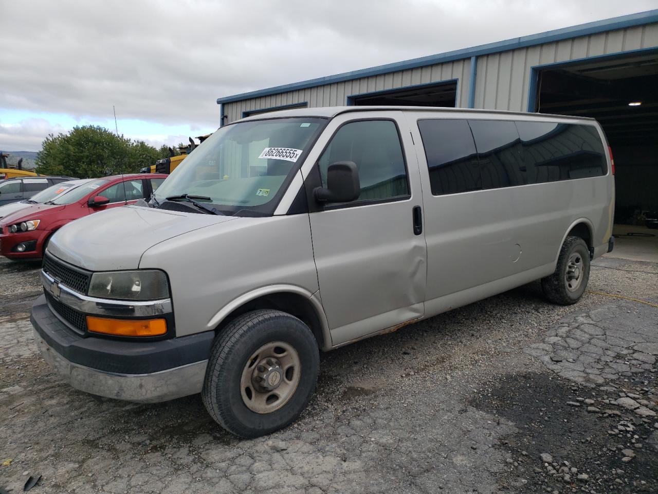 2007 Chevrolet Express Passenger, VIN 1GAHG39U571249655 — Minor dents and scratches