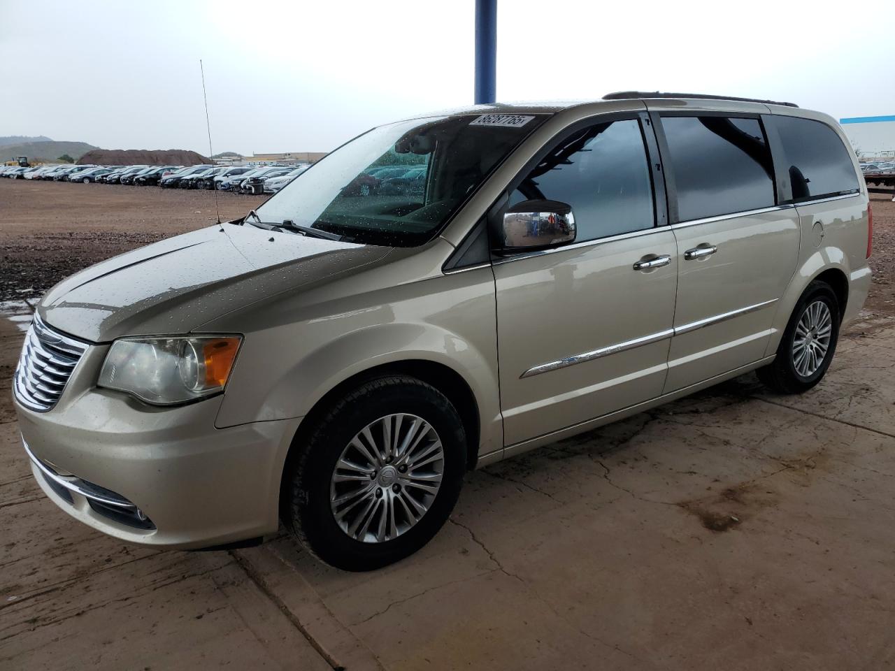 2014 Chrysler Town & Country Touring L, VIN 2C4RC1CG5ER133914 — Мелкие вмятины и царапины
