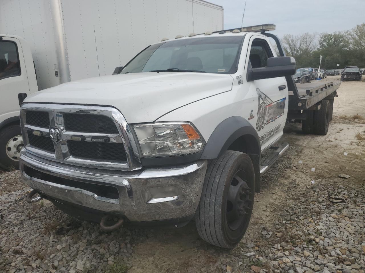 2017 Ram 5500 Tradesman, VIN 3C7WRNDL0HG555400 — Front end