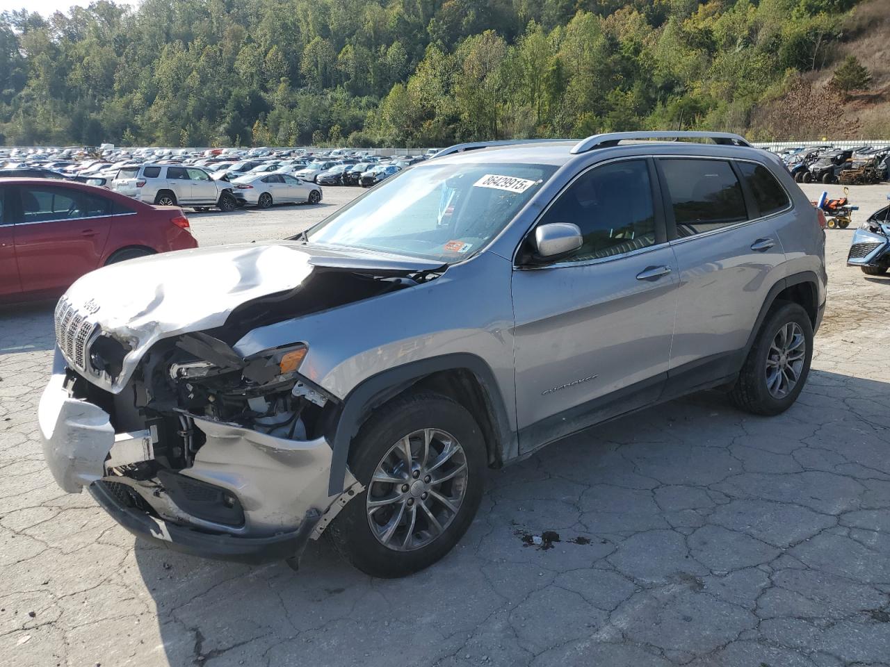 2019 Jeep Cherokee Latitude Plus, VIN 1C4PJMLX5KD446376 — Front end