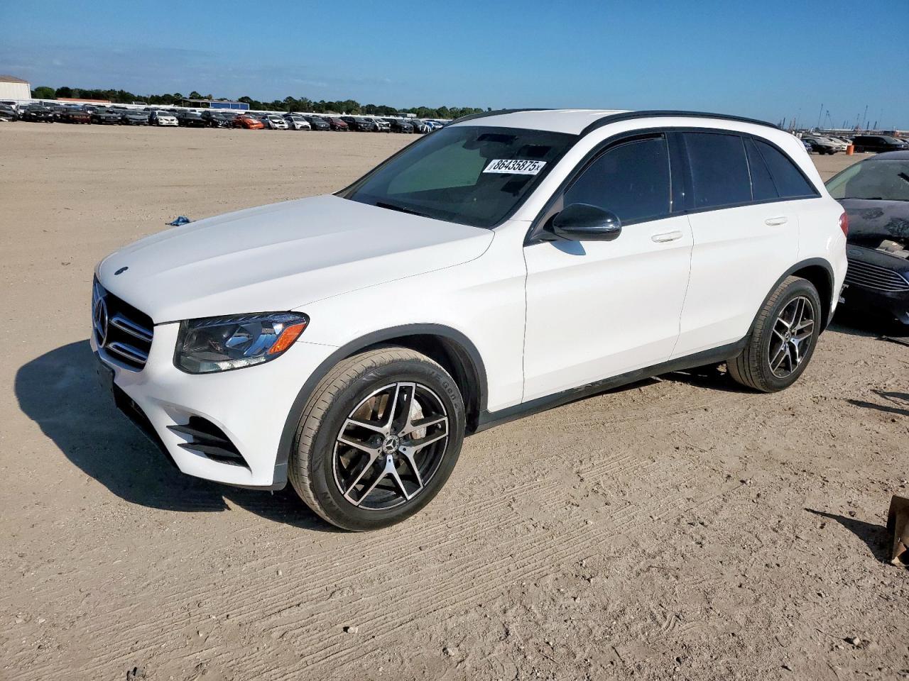 2019 Mercedes-Benz GLC 300, VIN WDC0G4JB5KV120637 — Minor dents and scratches