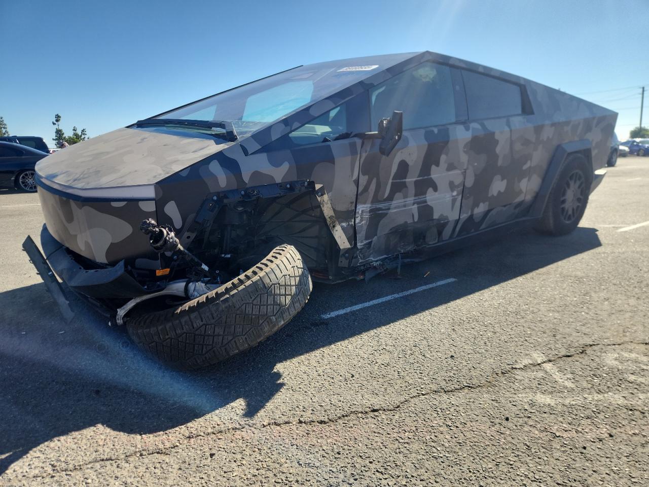 2024 Tesla Cybertruck, VIN 7G2CEHED3RA019188 — Front end