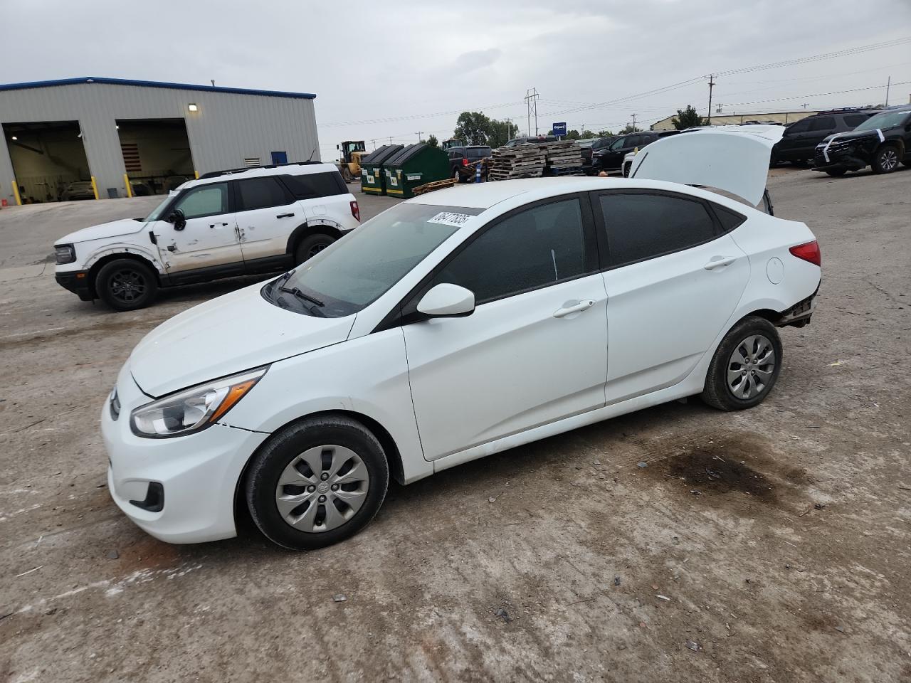 2016 Hyundai Accent SE, VIN KMHCT4AE8GU159711 — Зад