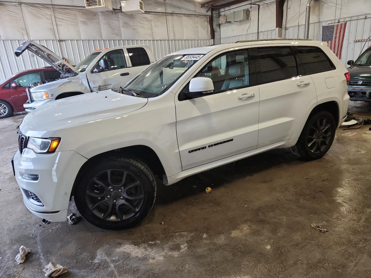 2020 Jeep Grand Cherokee Overland, VIN 1C4RJFCG6LC373255 — Front end