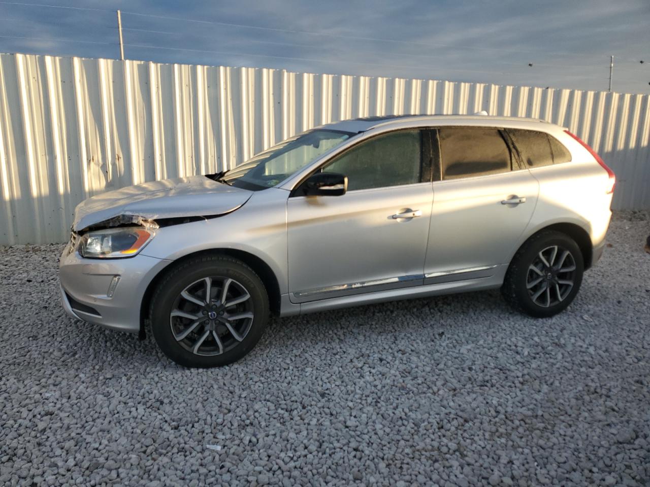 2017 Volvo XC60 Dynamic, VIN YV449MRR0H2204469 — Frame damage