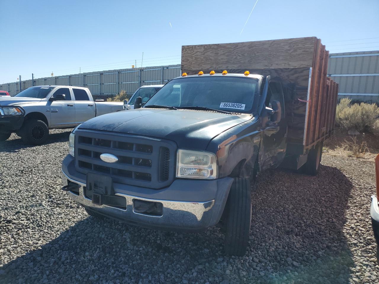 2006 Ford F-450, VIN 1FDXF47P06EA91270 — Side