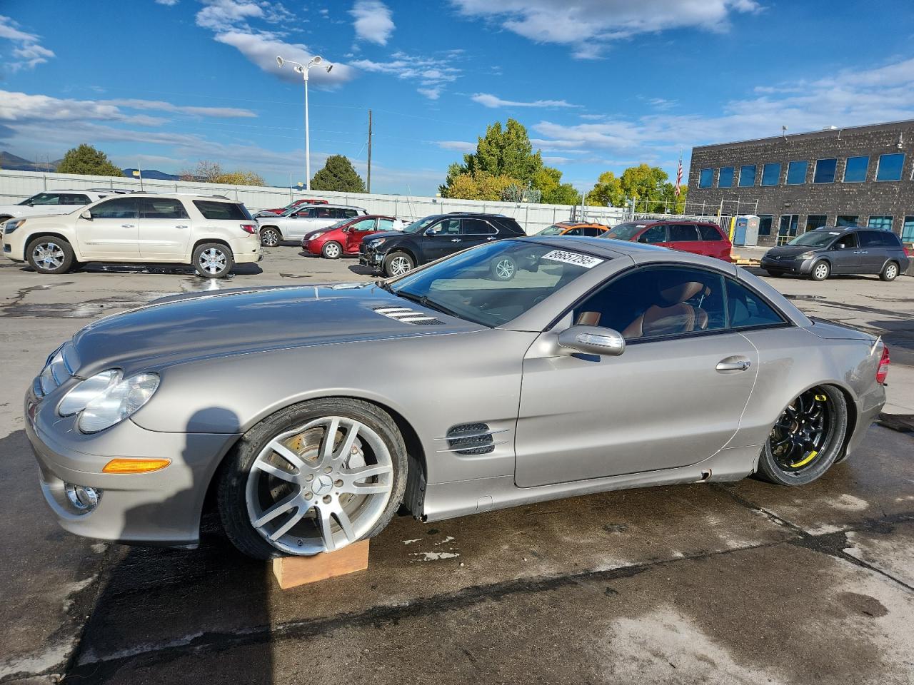2007 Mercedes-Benz SL 550, VIN WDBSK71F77F120687 — Front end
