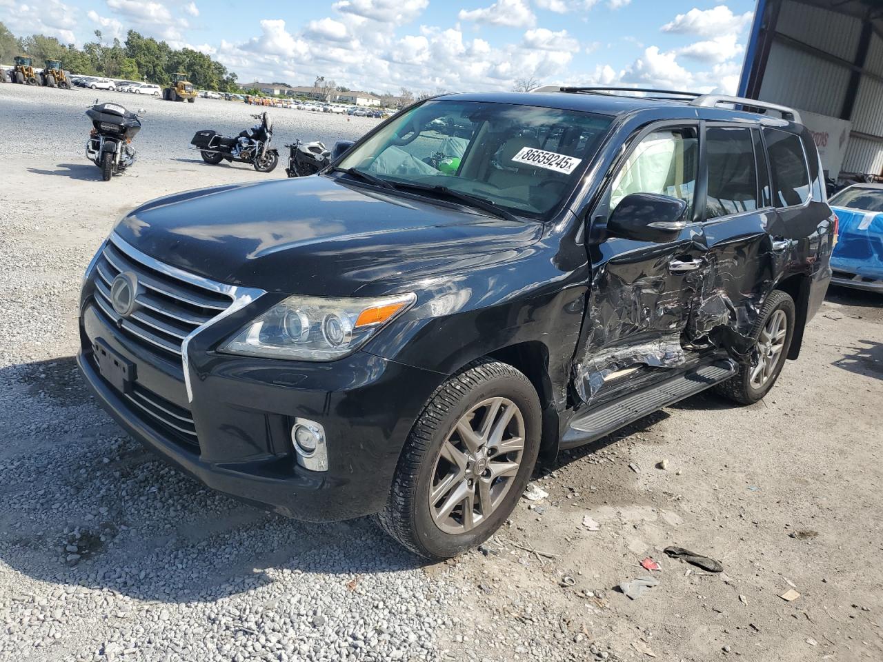 2014 Lexus LX 570, VIN JTJHY7AX2E4147448 — Side