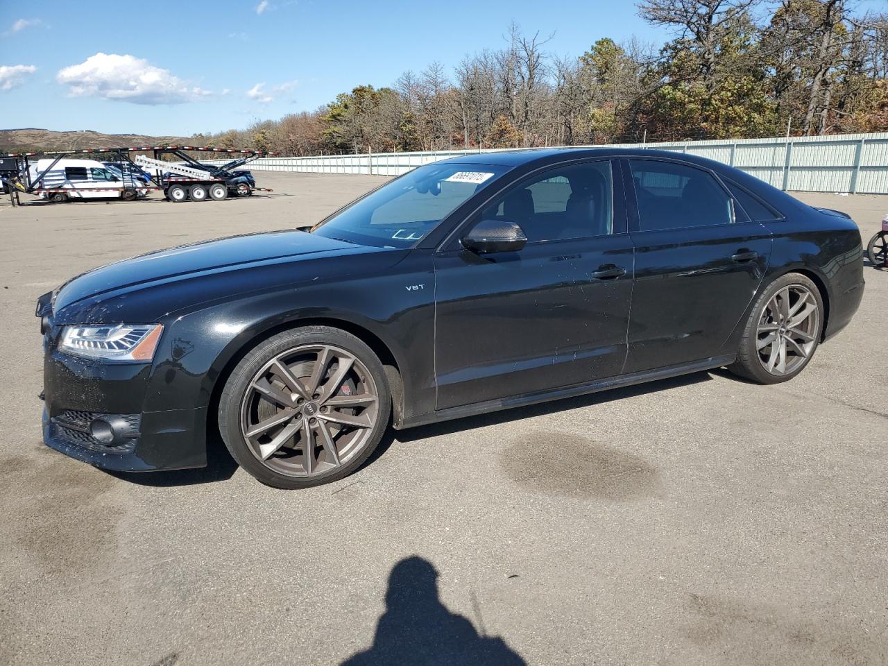 2017 Audi S8, VIN WUAJ5AFD3HN900995 — Front end