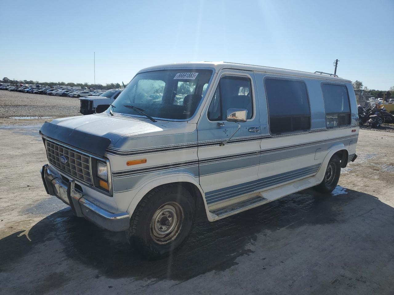 1991 Ford Econoline Cargo, VIN 1FDEE14N2MHA76860 — Front end
