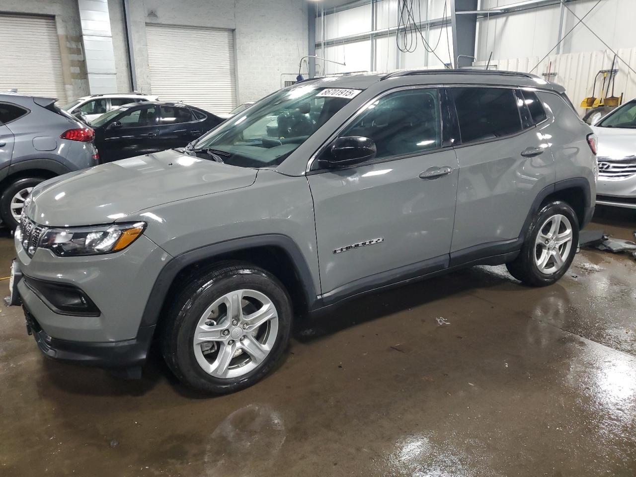 2024 Jeep Compass Latitude, VIN 3C4NJDBNXRT584183 — Front end