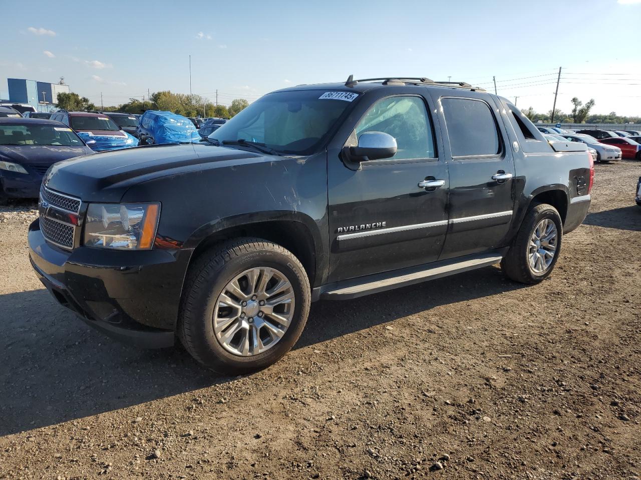 2013 Chevrolet Avalanche LTZ, VIN 3GNTKGE72DG353788 — Side