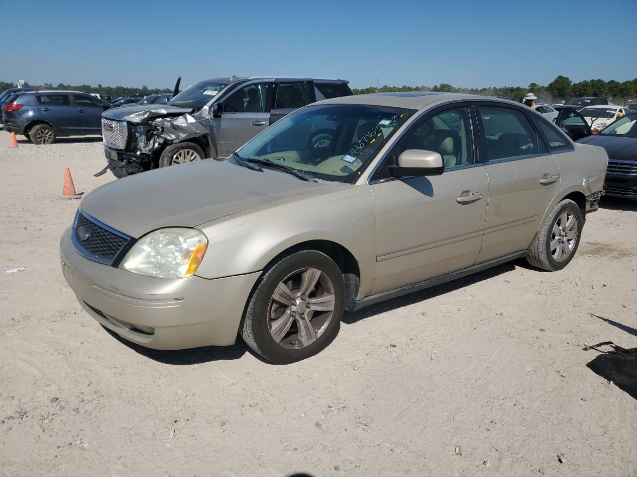 2005 Ford Five Hundred SEL, VIN 1FAFP24165G169772 — Rear end