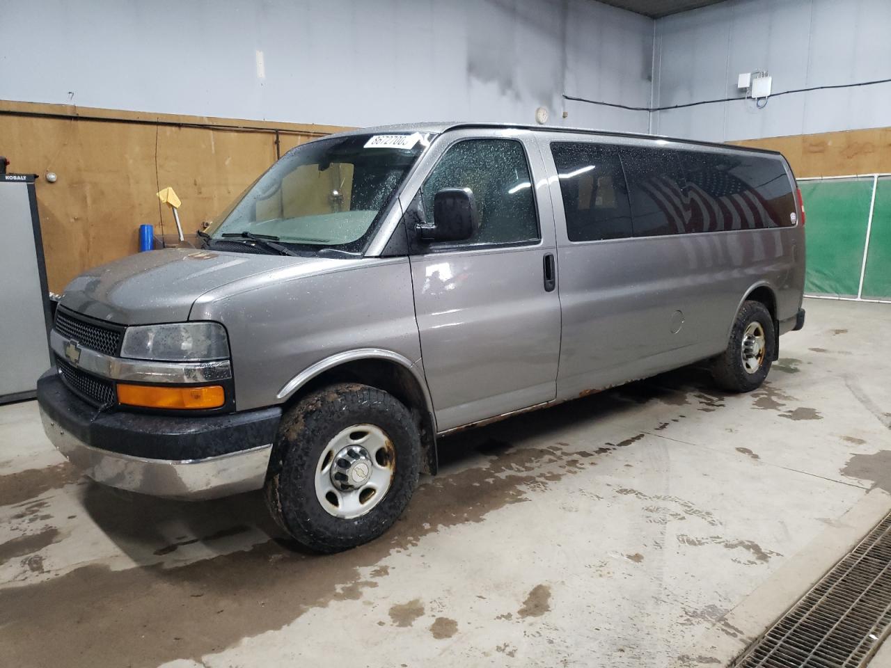 2007 Chevrolet Express Passenger, VIN 1GAHG39U271169486 — Side