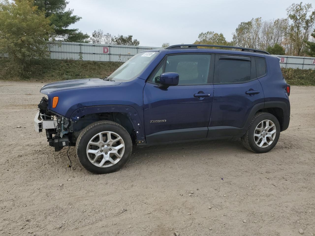 2016 Jeep Renegade Latitude, VIN ZACCJBBT6GPD77501 — Перед
