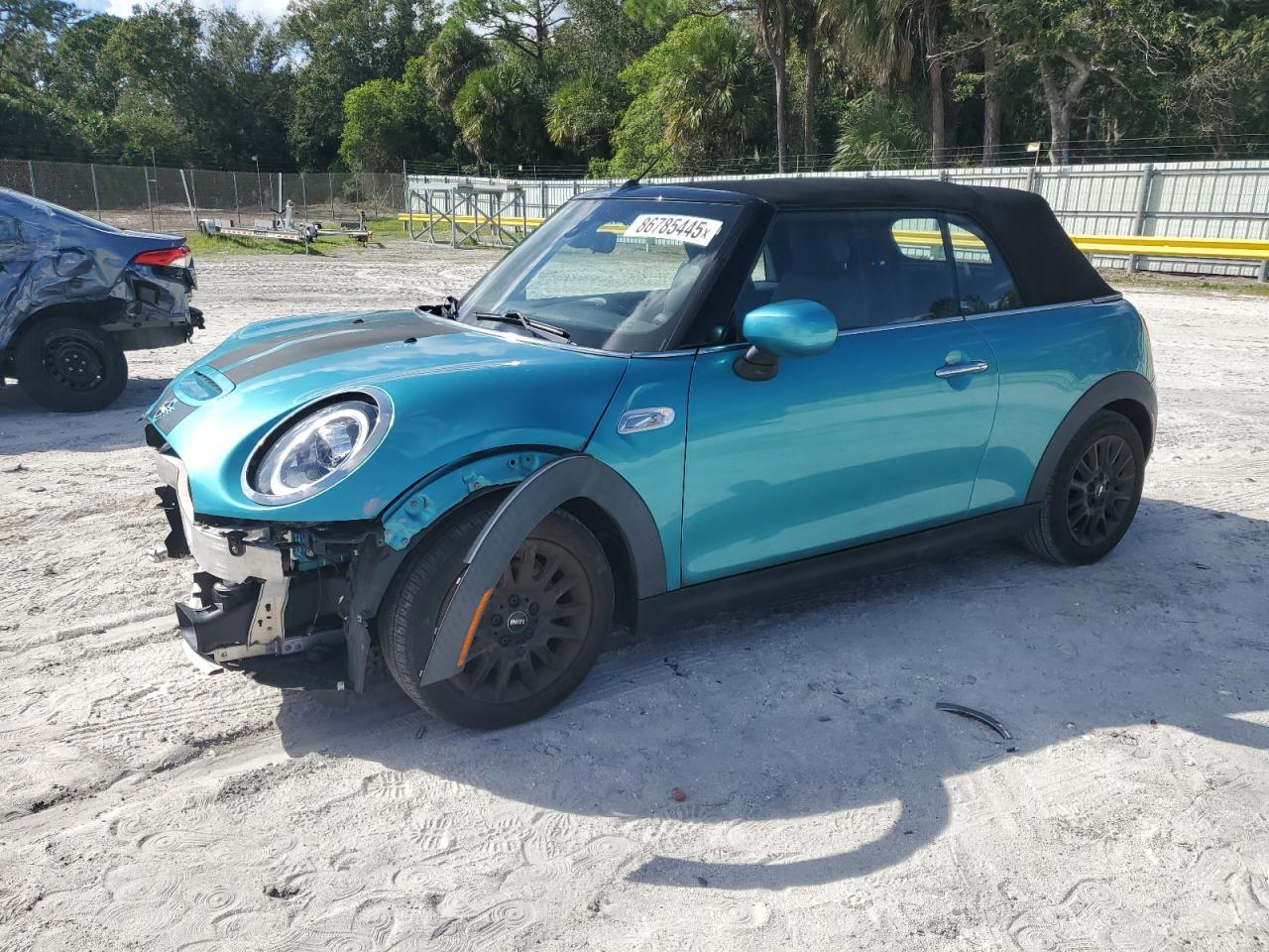 2021 MINI Convertible Cooper S, VIN WMWWJ5C0XM3M13934 — Перед