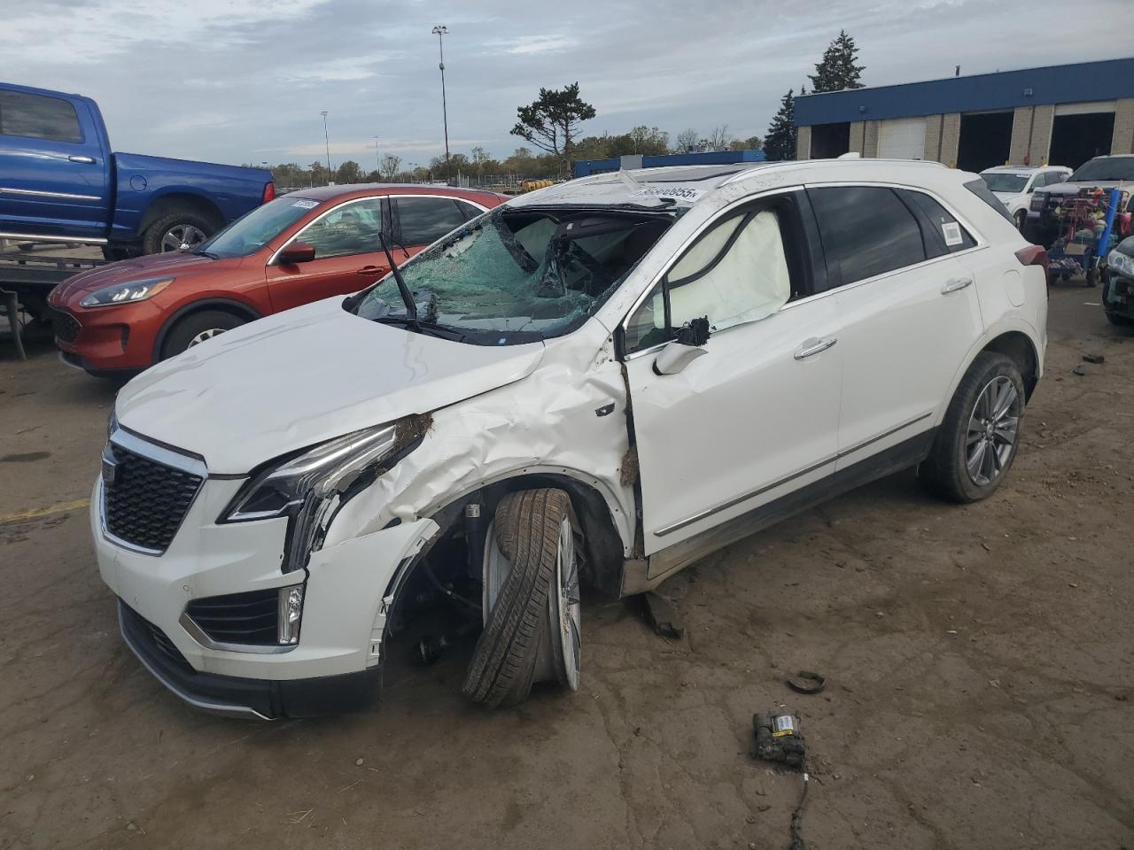 2024 Cadillac XT5 AWD Premium Luxury, VIN 1GYKNDR45RZ745000 — Roof