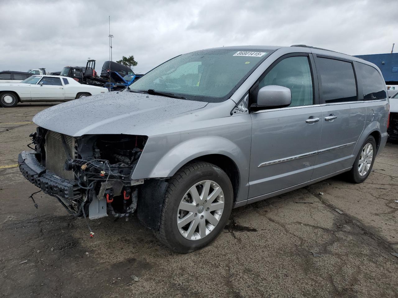 2015 Chrysler Town & Country Touring, VIN 2C4RC1BG2FR629921 — Перед