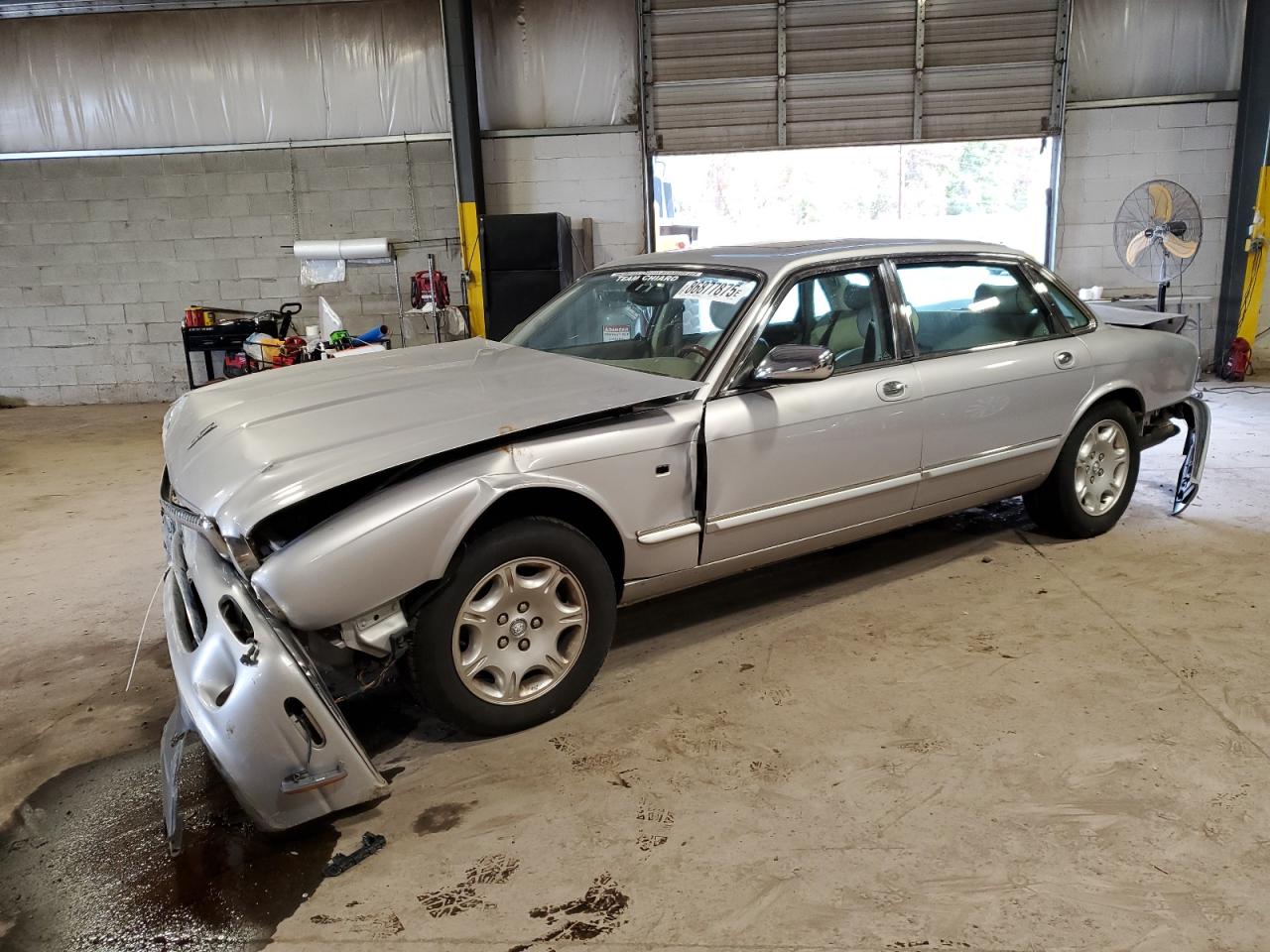 2002 Jaguar XJ Vanden Plas, VIN SAJDA24C42LF44974 — Rear end