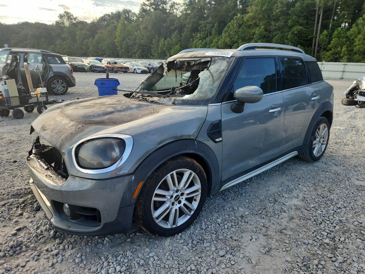 2020 MINI Countryman Cooper, VIN WMZYW3C02L3L05517 — Пожар в моторном отсеке