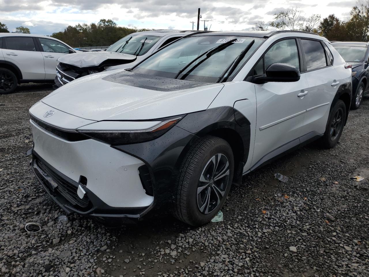 2024 Toyota bZ4X XLE, VIN JTMABACA4RA087675 — Front end