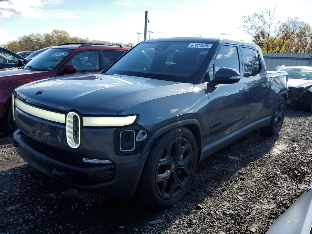 2024 Rivian R1T Adventure, VIN 7FCTGCAA5RN030879 — Front end
