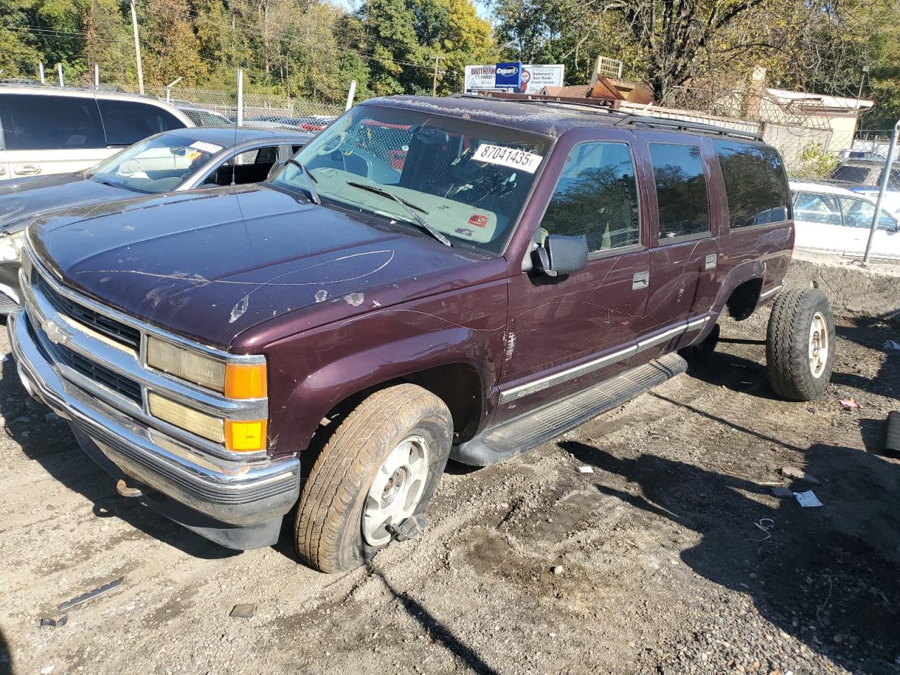 1997 Chevrolet Suburban, VIN 3GNFK16R5VG169845 — Undercarriage