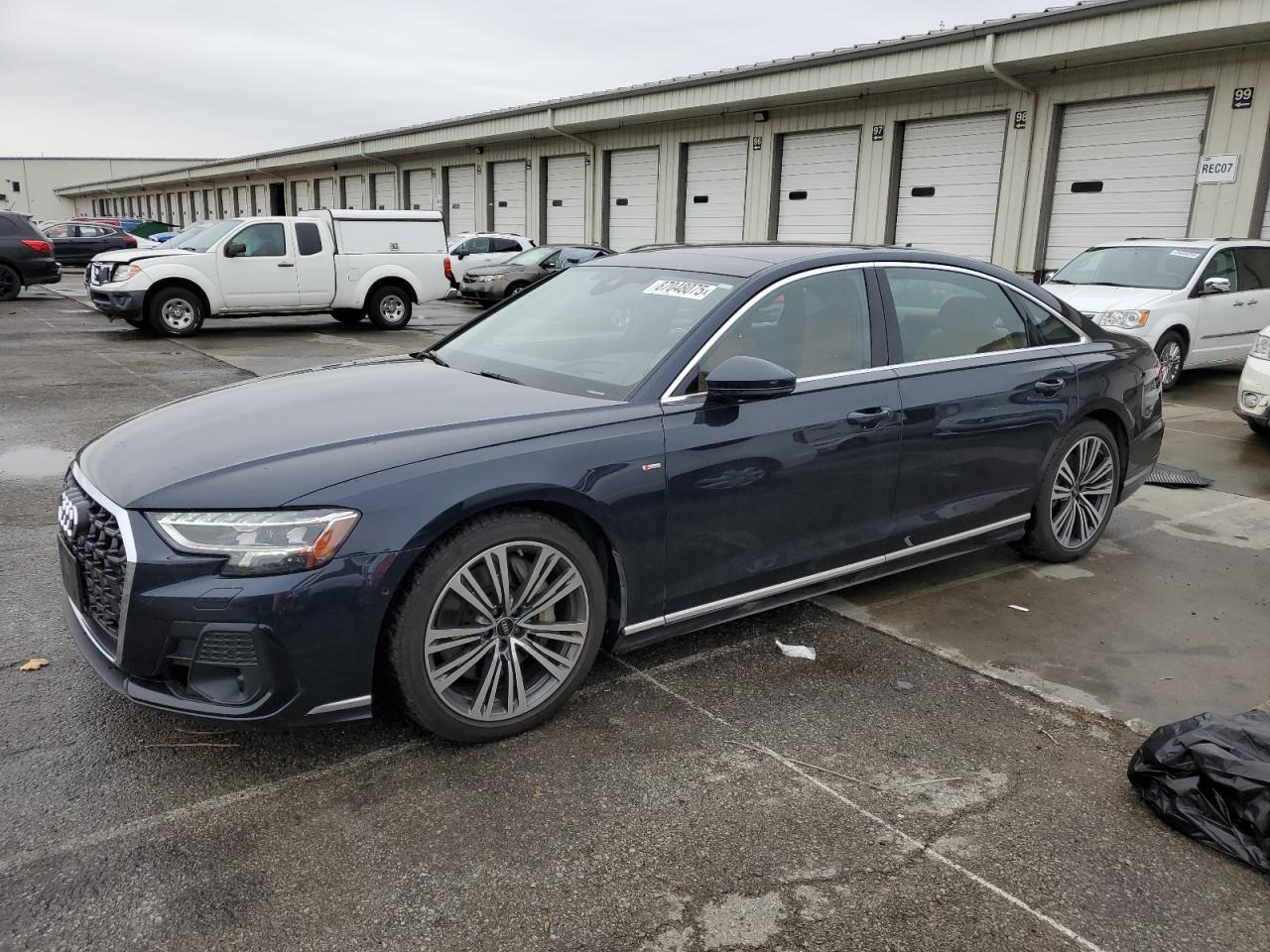 2024 Audi A8, VIN WAULDAF81RN009632 — Зад