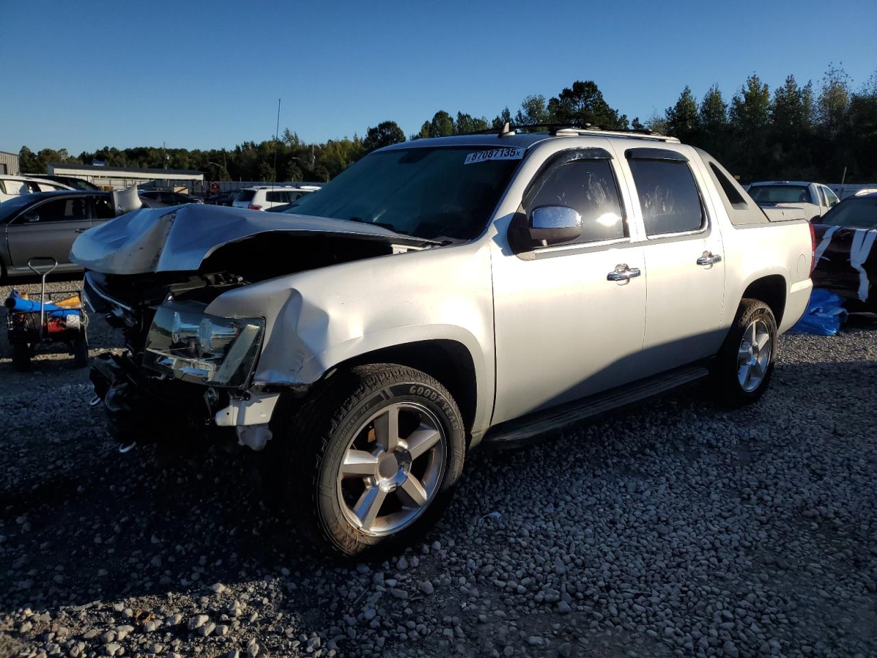 2011 Chevrolet Avalanche LT, VIN 3GNMCFE06BG248781 — Front end