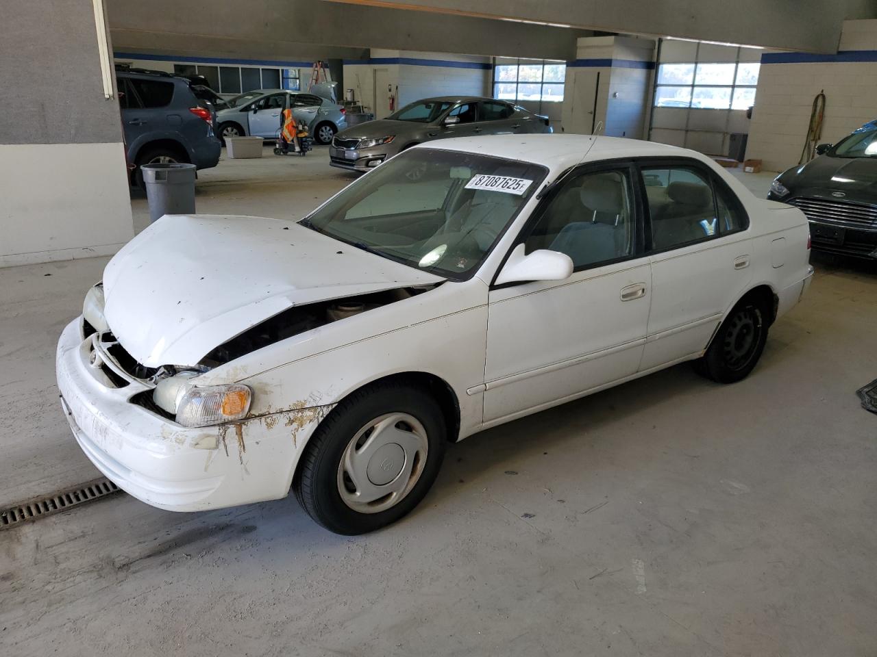 1998 Toyota Corolla LE, VIN 2T1BR18E8WC018118 — Front end