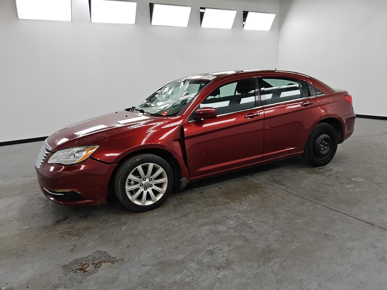 2012 Chrysler 200 Touring, VIN 1C3CCBBB2CN107111 — Перед