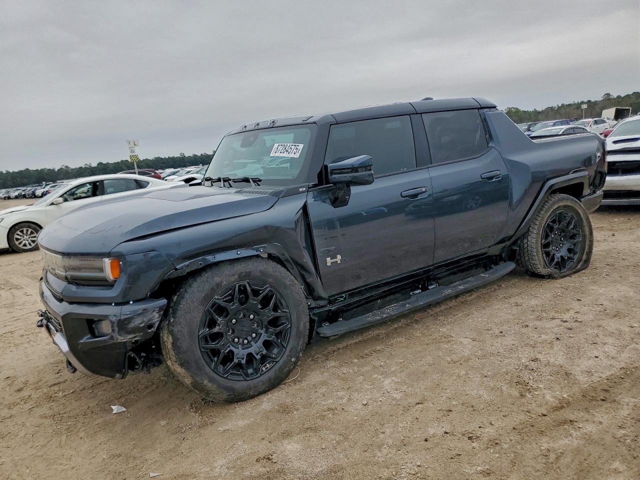 2025 GMC HUMMER EV Pickup 2X, VIN 1GT40BDD3SU112006 — Front end