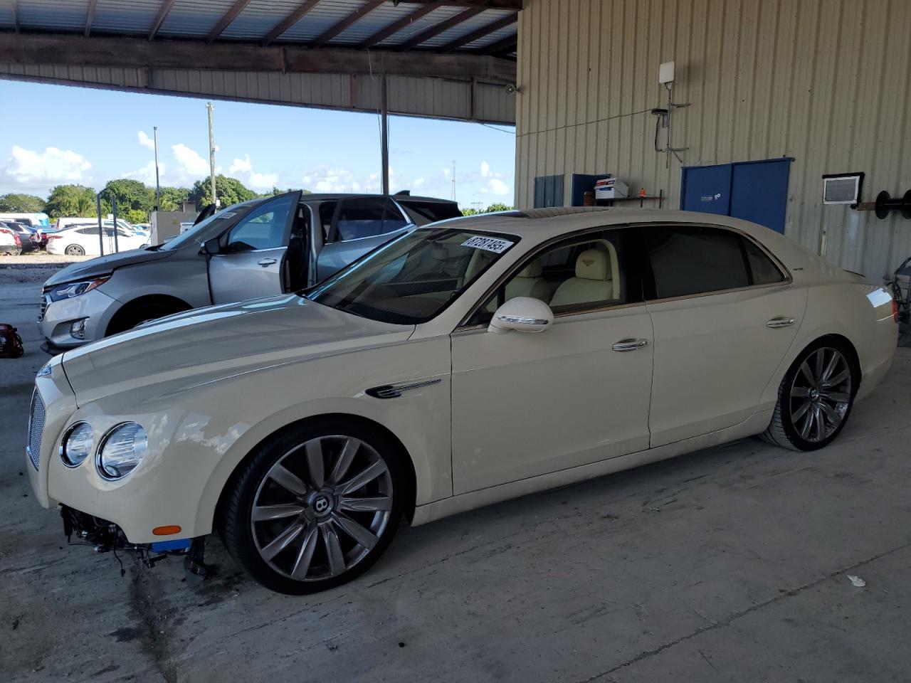 2014 Bentley Flying Spur, VIN SCBEC9ZAXEC095785 — Front end