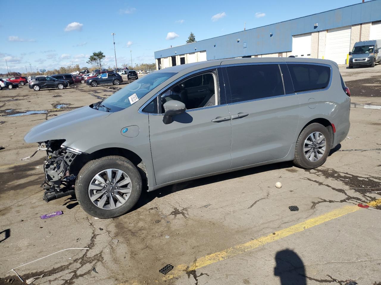 2023 Chrysler Pacifica Hybrid Touring L, VIN 2C4RC1L76PR614175 — Фото с аукциона