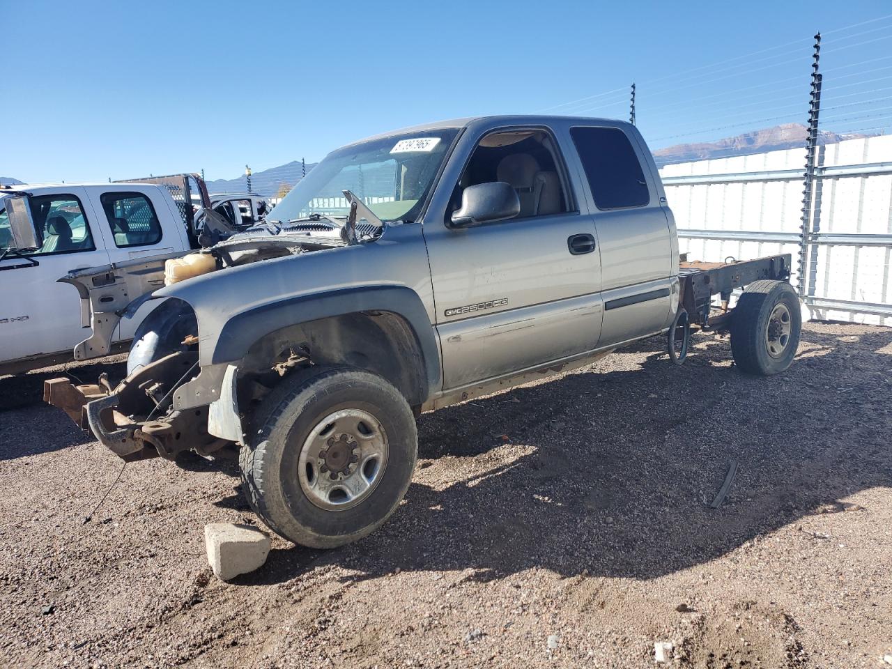 2002 GMC Sierra 2500HD Work Truck, VIN 1GTHC29U22E210309 — Stripped
