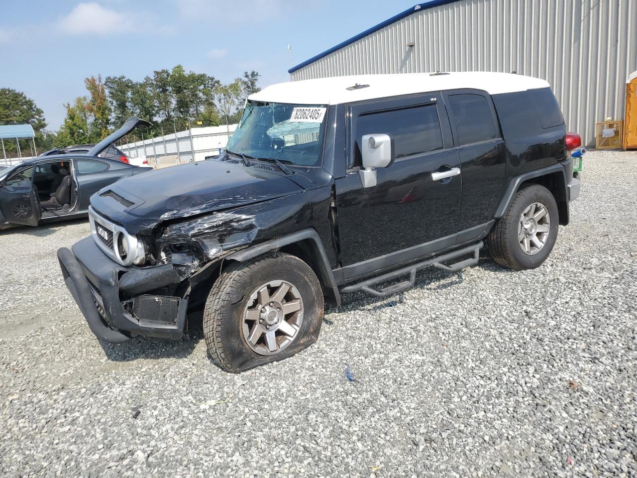 2014 Toyota FJ Cruiser, VIN JTEZU4BF9EK013552 — Side