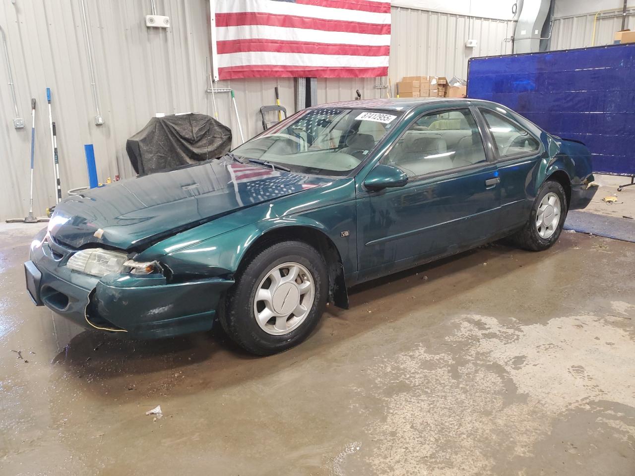 1995 Ford Thunderbird LX, VIN 1FALP62W5SH174413 — Rear end