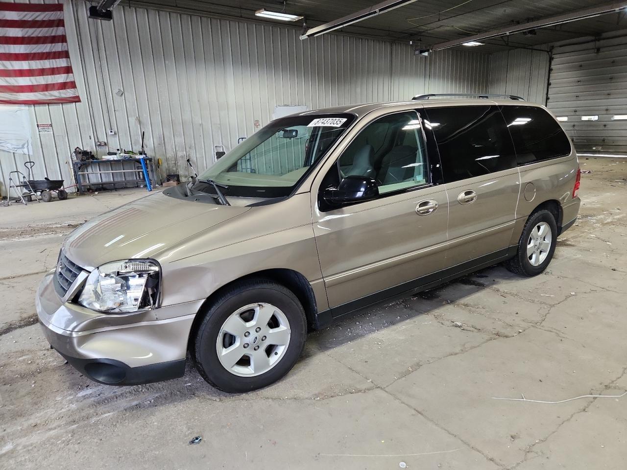 2004 Ford Freestar SES, VIN 2FMZA57644BA70547 — Front end