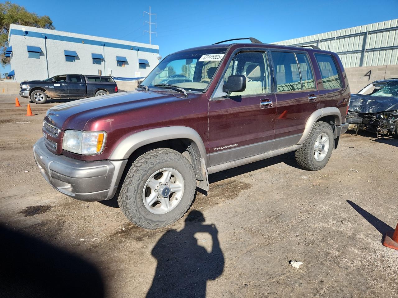 2002 Isuzu Trooper S, VIN JACDJ58XX27J10012 — Бок