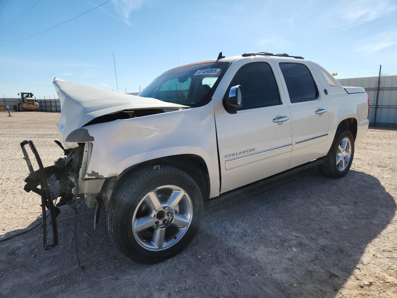 2013 Chevrolet Avalanche LTZ, VIN 3GNMCGE06DG157079 — Front end